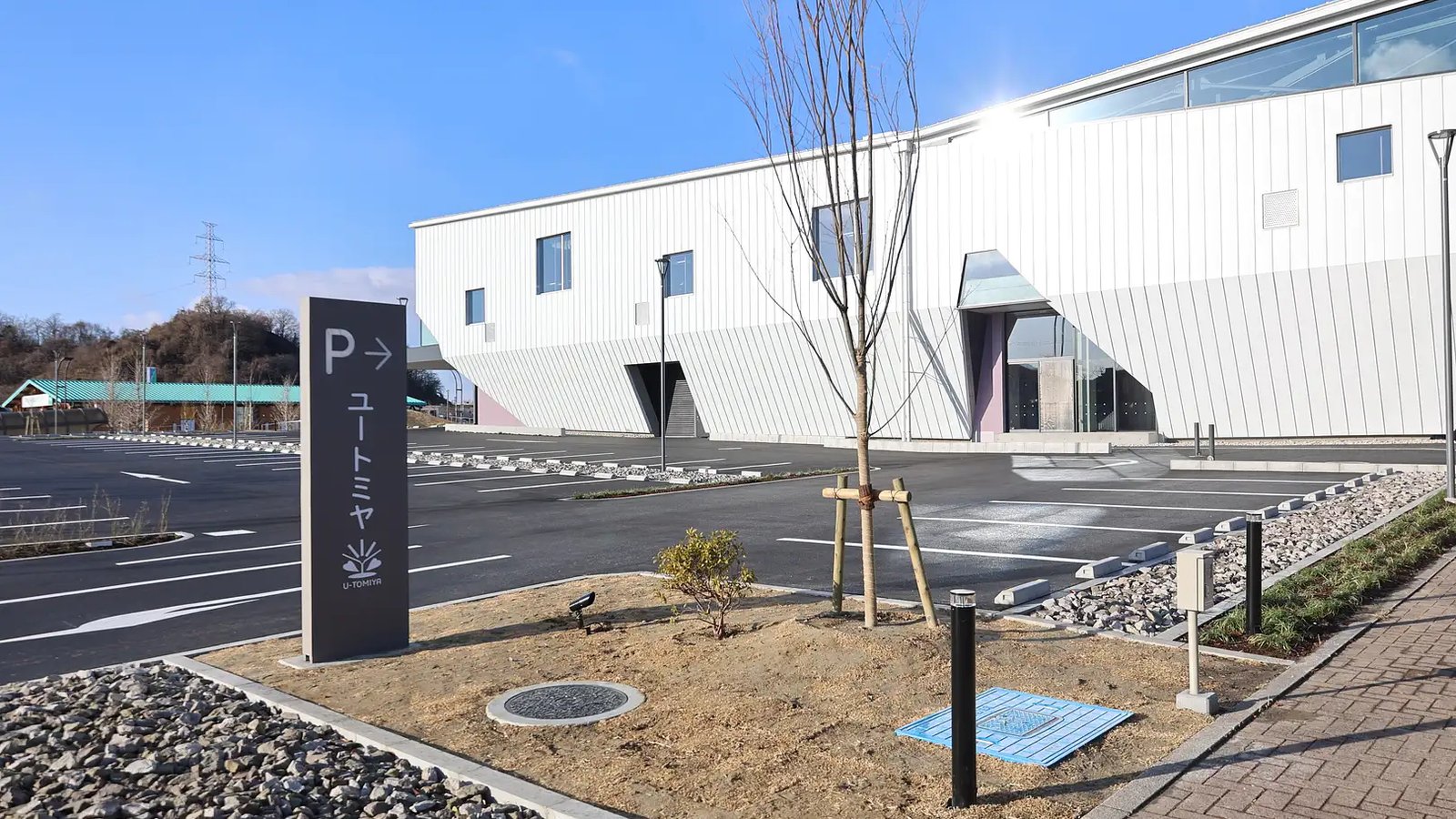 富谷市複合図書館ユートミヤ 入口（富谷市成田）