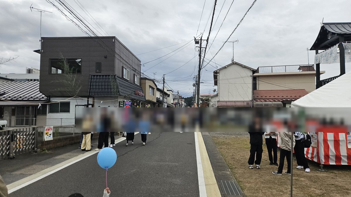 出店が並び人が行き交うしんまち通り