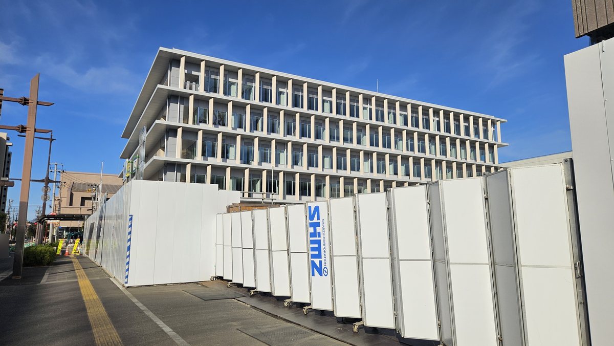 完成間近の泉区役所新庁舎（2026年10月18日 編集部撮影）